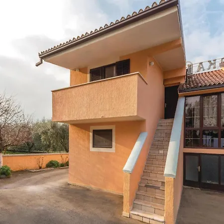 Two-bedroom In Tar Tar-Vabriga