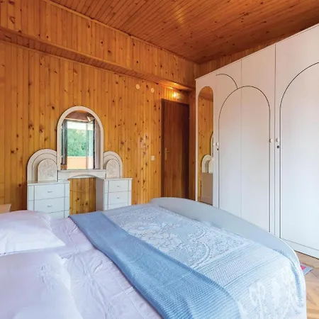 Two-bedroom In Tar