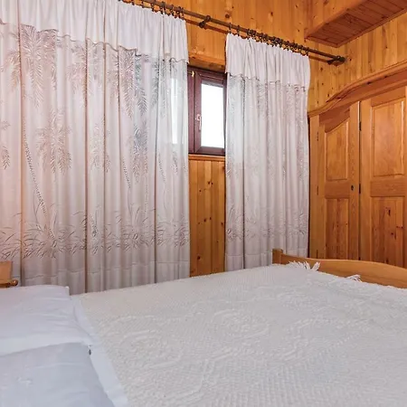 Two-bedroom In Tar Apartment *